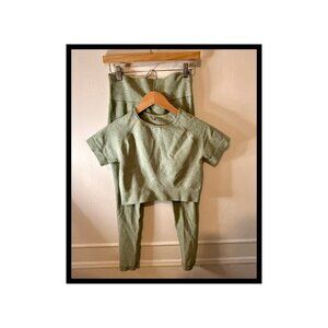 Aritzia Green Short Sleeved Cropped Top With Leggings In Green Size L